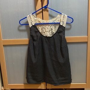 XS Petite Skies are Blue crochet back top black and cream Stitch Fix
